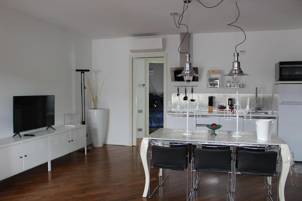 Con Terrazzo Appartamento *