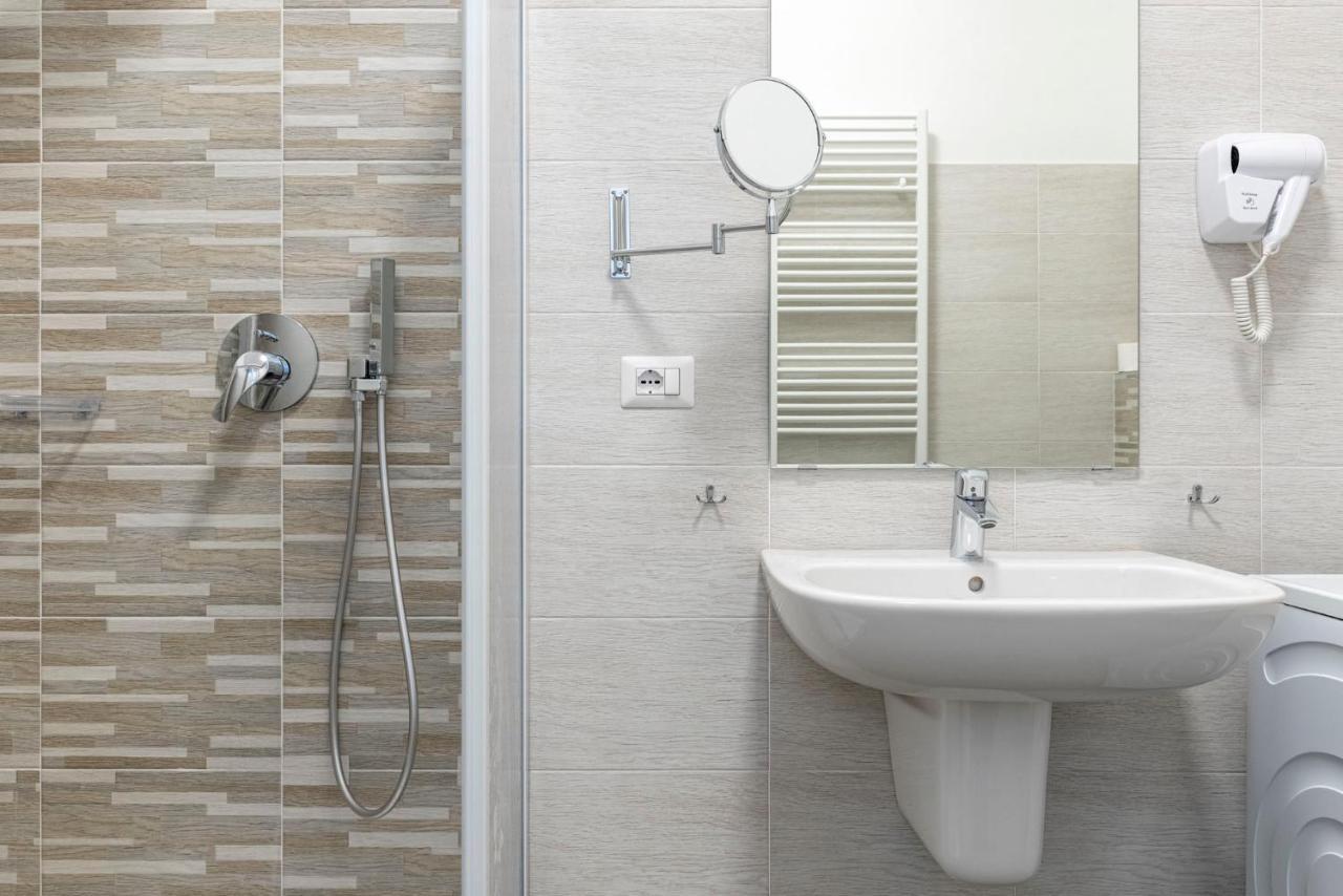 Leader 3 - Monzino - Hockey Msg Arena - Linate - Apartment *