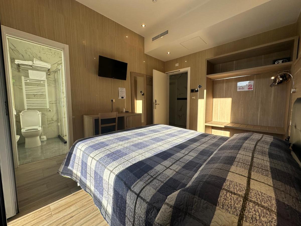 Midway Hotel 3*