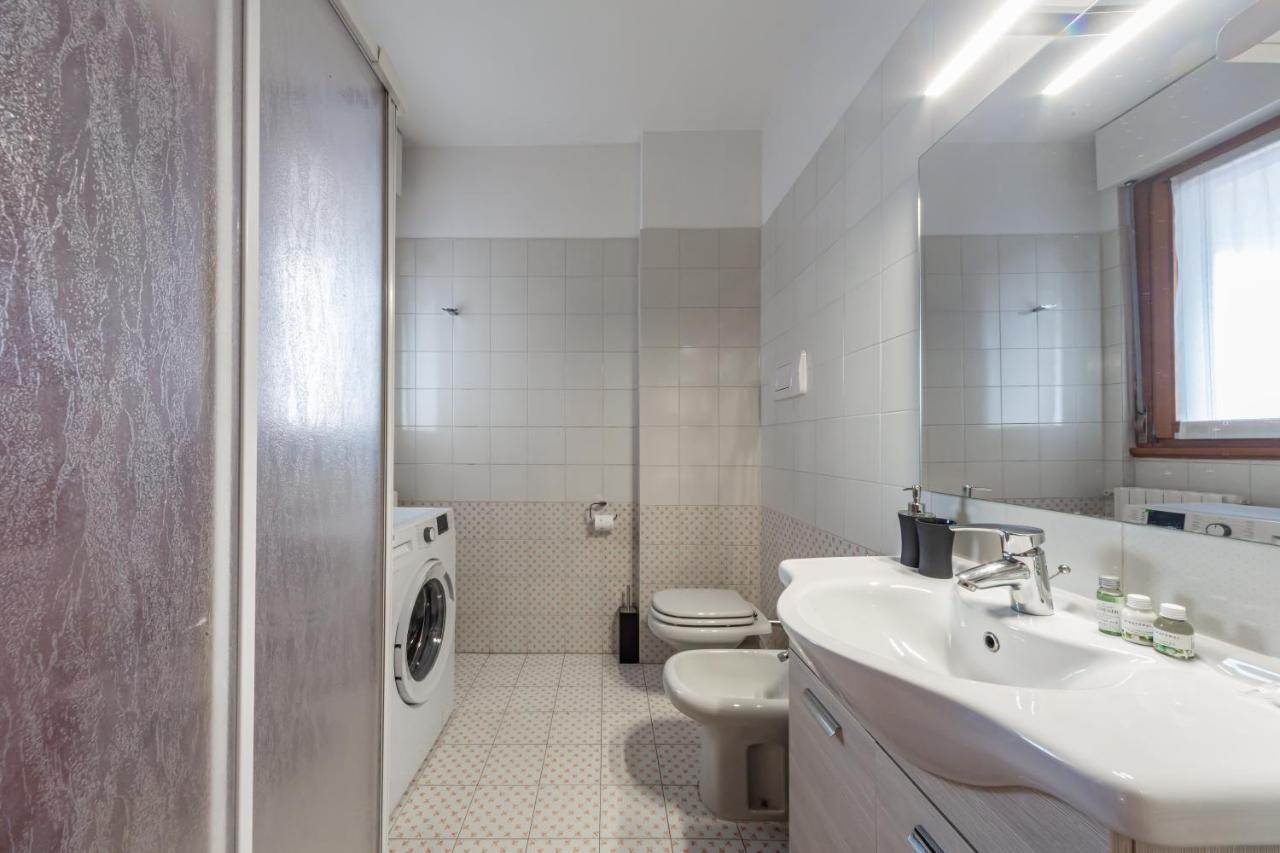 Cozy Apt - Private Parking & Terrace Milano