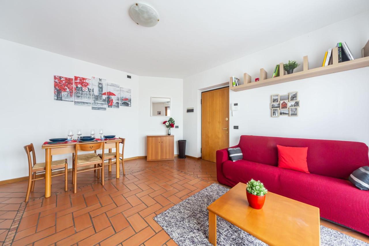 Appartamento Cozy Apt - Private Parking & Terrace Milano