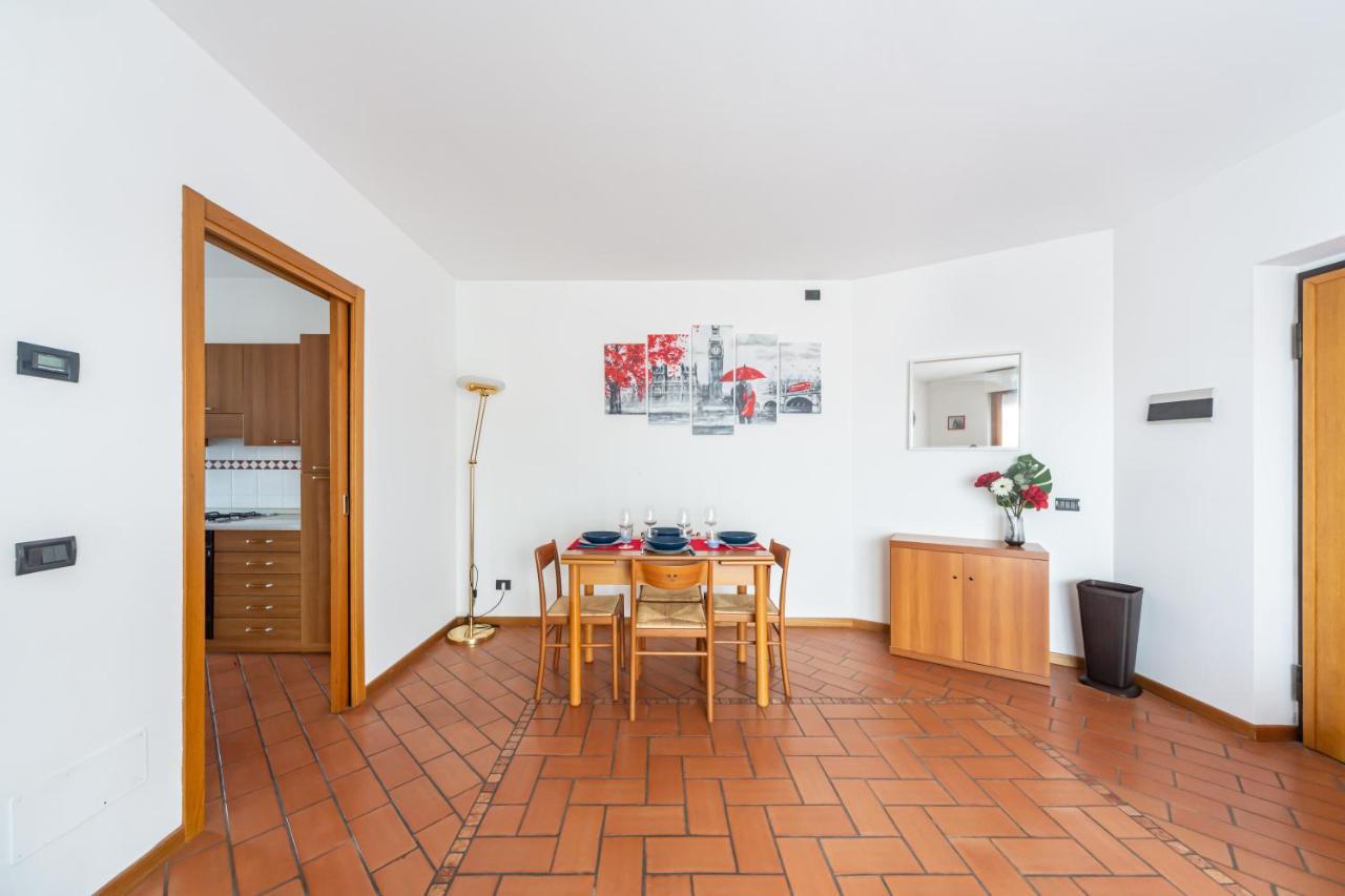 Cozy Apt - Private Parking & Terrace * Milano
