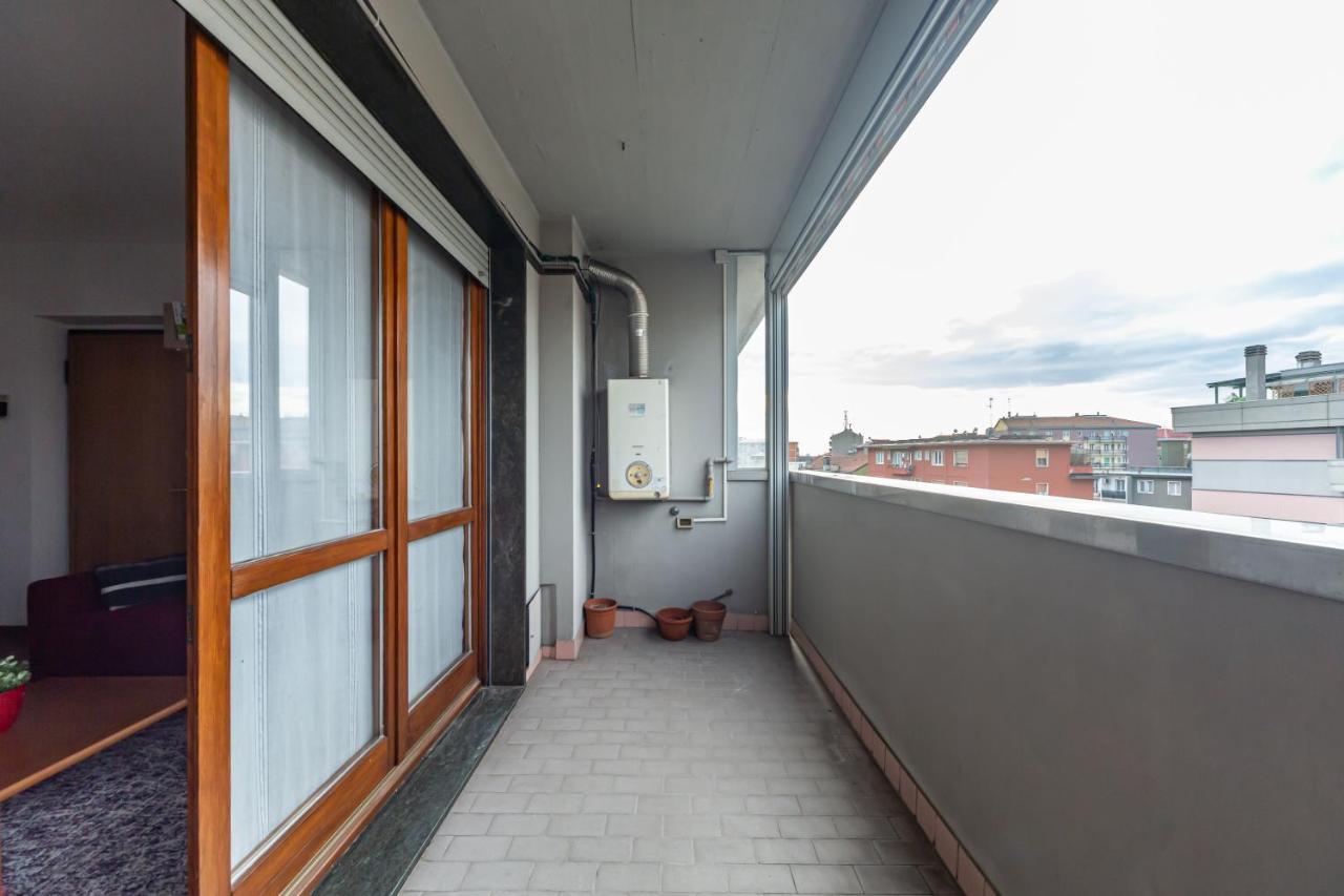 Appartamento Cozy Apt - Private Parking & Terrace Milano