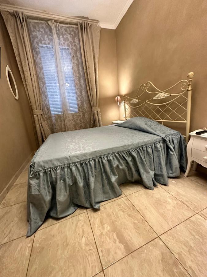 Boutique Calais Mailand