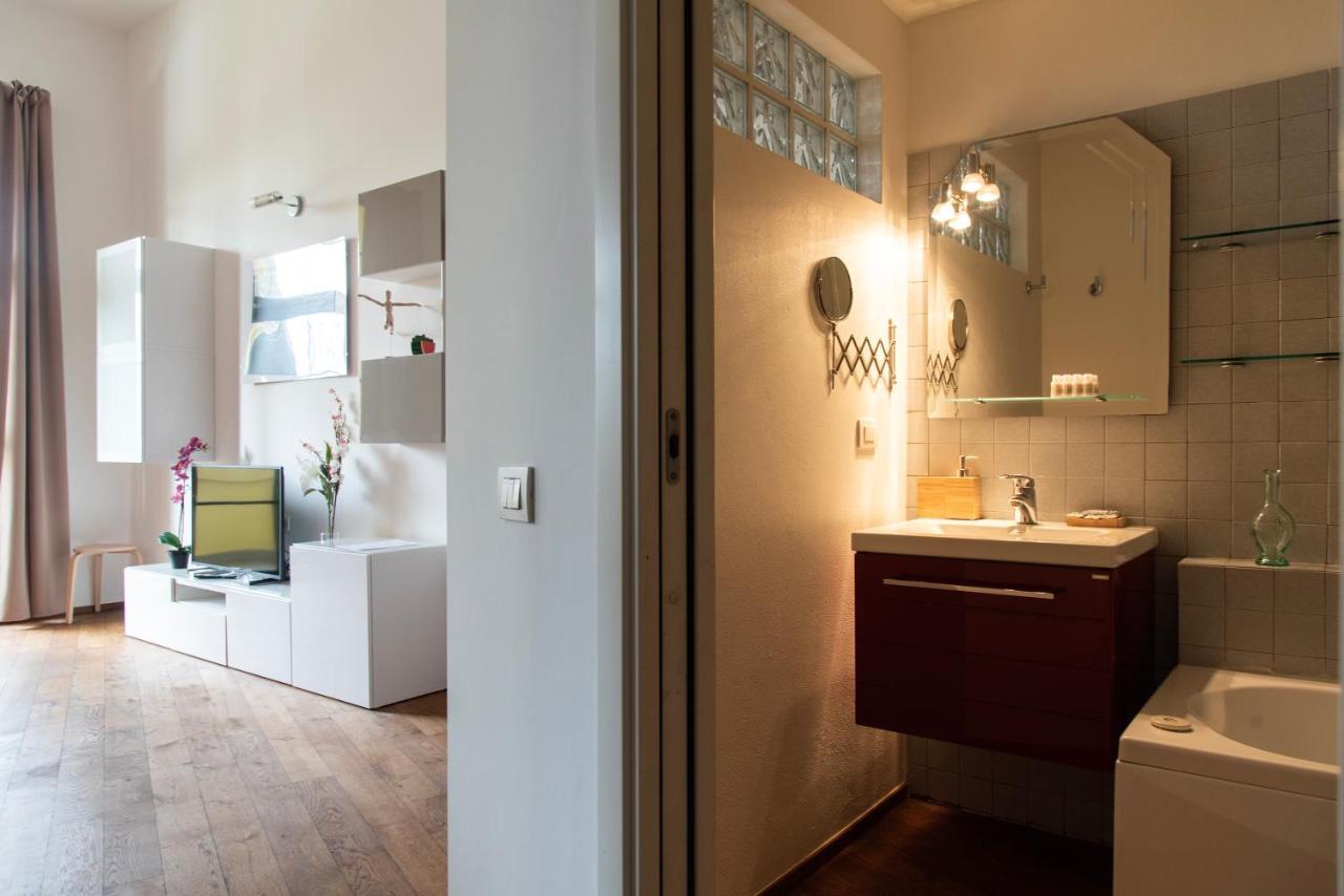 Youhosty - Caviglia 5 * Milan