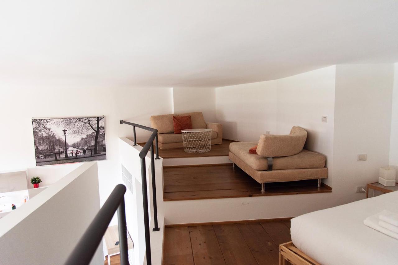 Youhosty - Caviglia 5 * Milan