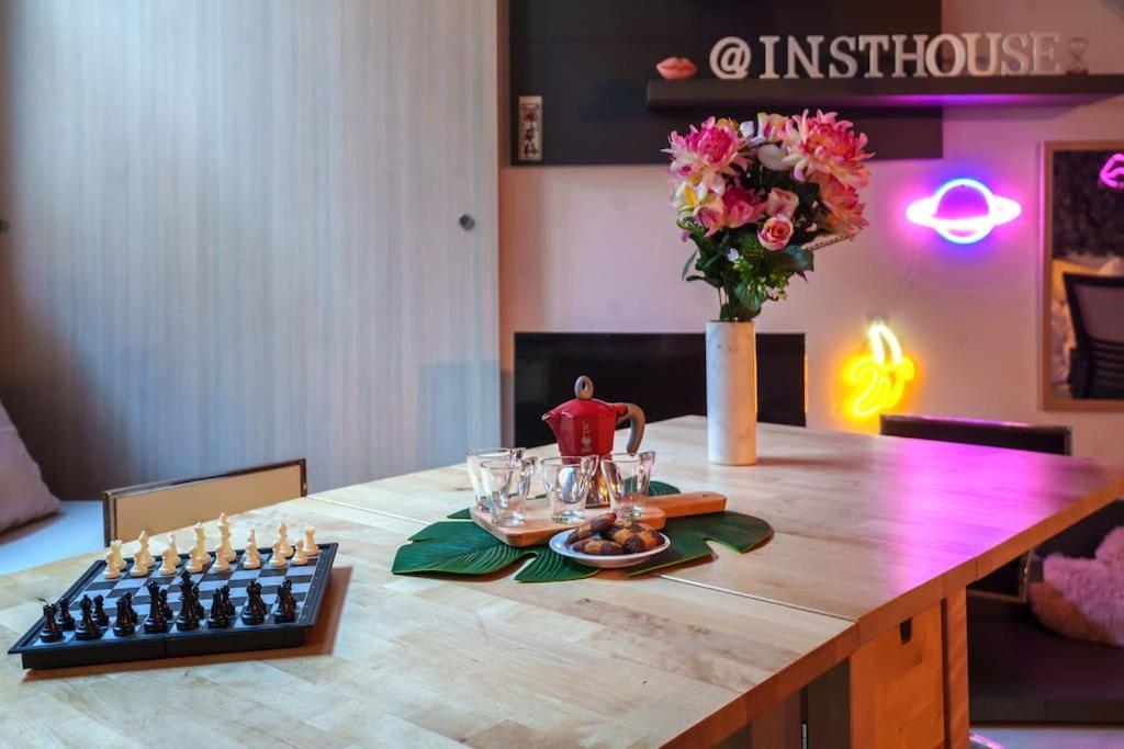Insthouse - Let's Chill It!