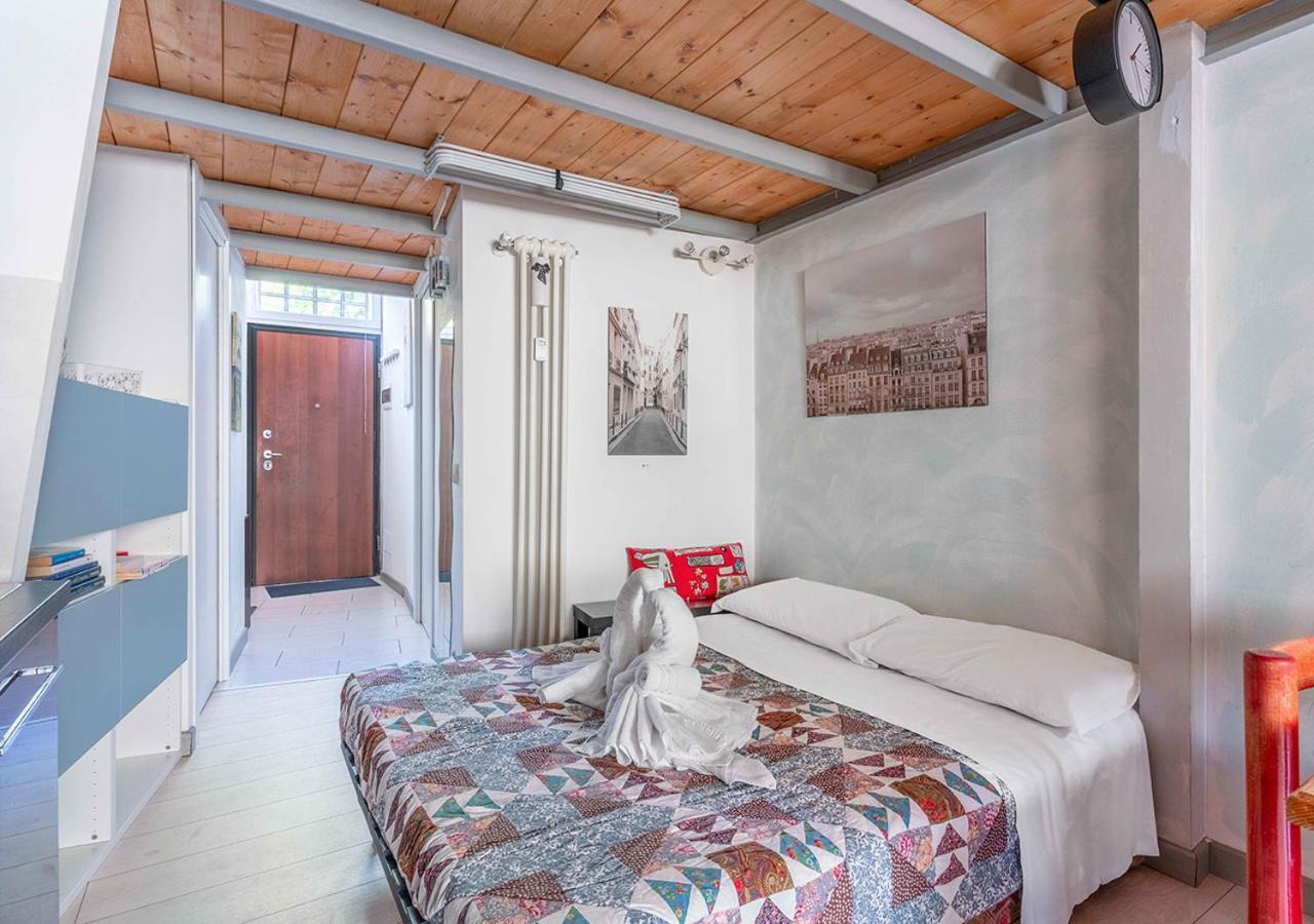 Apartment Duomo-linate Loft Free Parking Con Tv 50 E Wi-fi