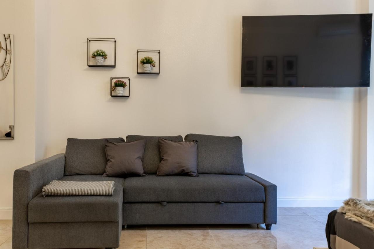 San Babila - Luxury Milanese Apartment *