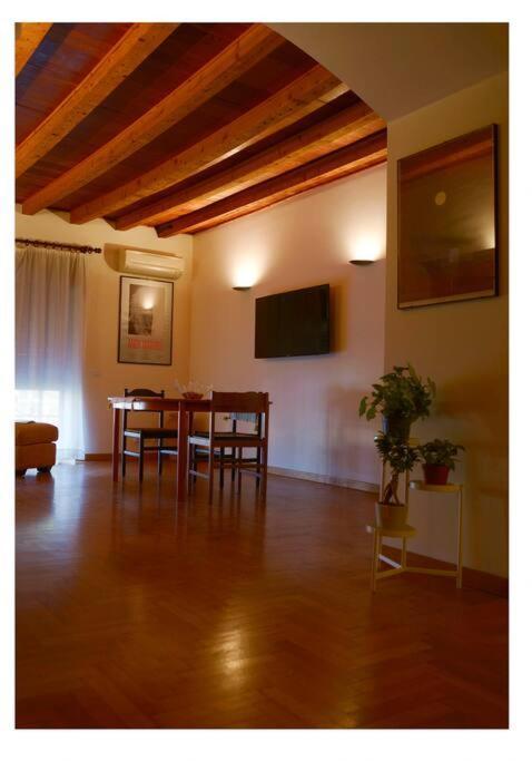 Urban House - Elegant Apartment Brera Milan Center Milaan