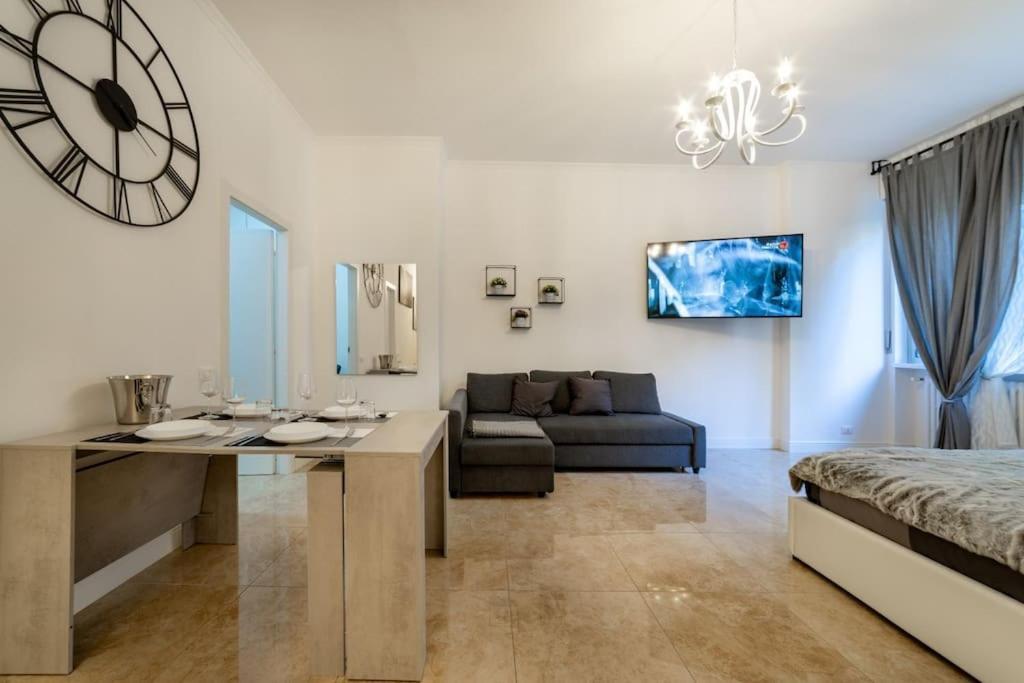 San Babila - Luxury Milanese Apartment Milan
