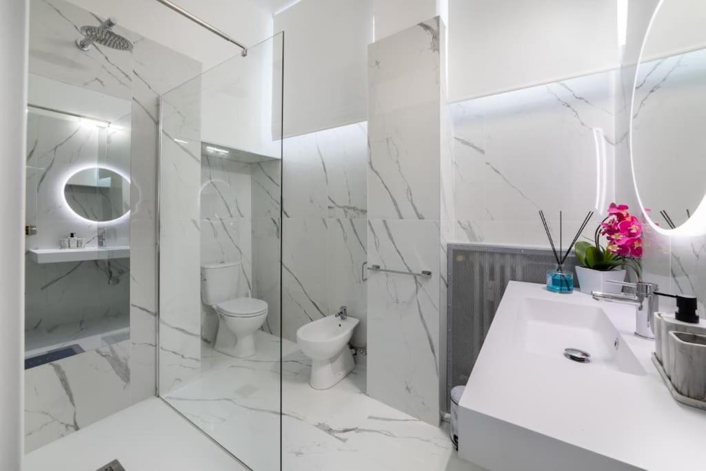 San Babila - Luxury Milanese Apartment