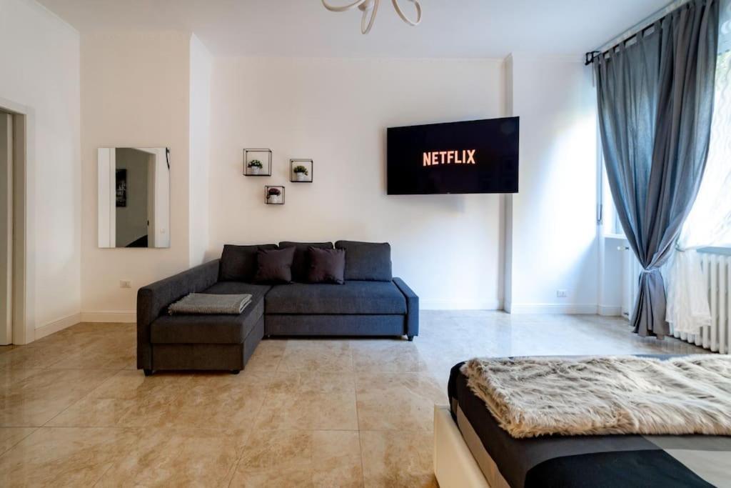 Apartment San Babila - Luxury Milanese *