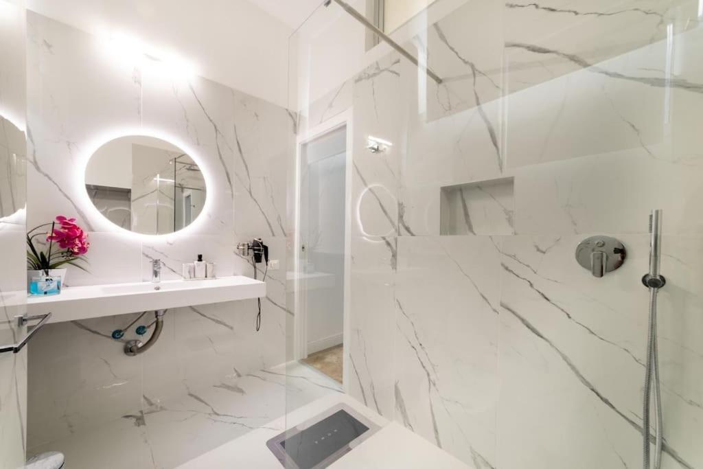 San Babila - Luxury Milanese Apartment *