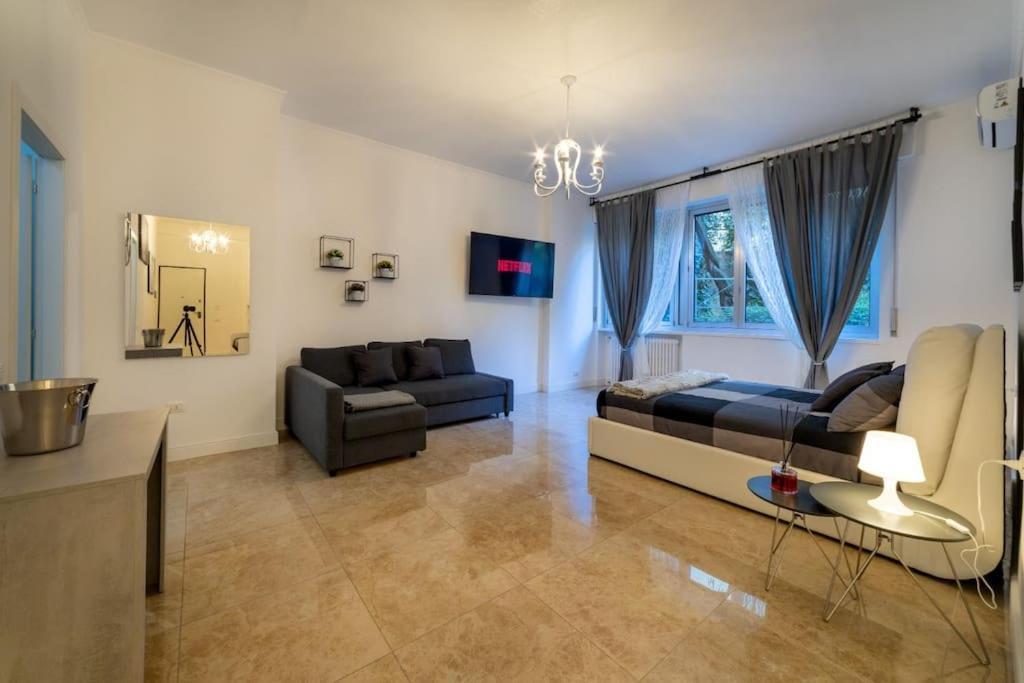 San Babila - Luxury Milanese Apartment *