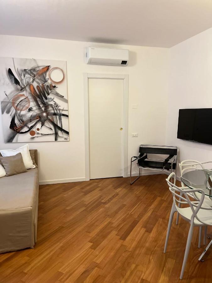 Leilighet Casa Vercelli Delizioso Bilocale Moderno Nella Vecchia *