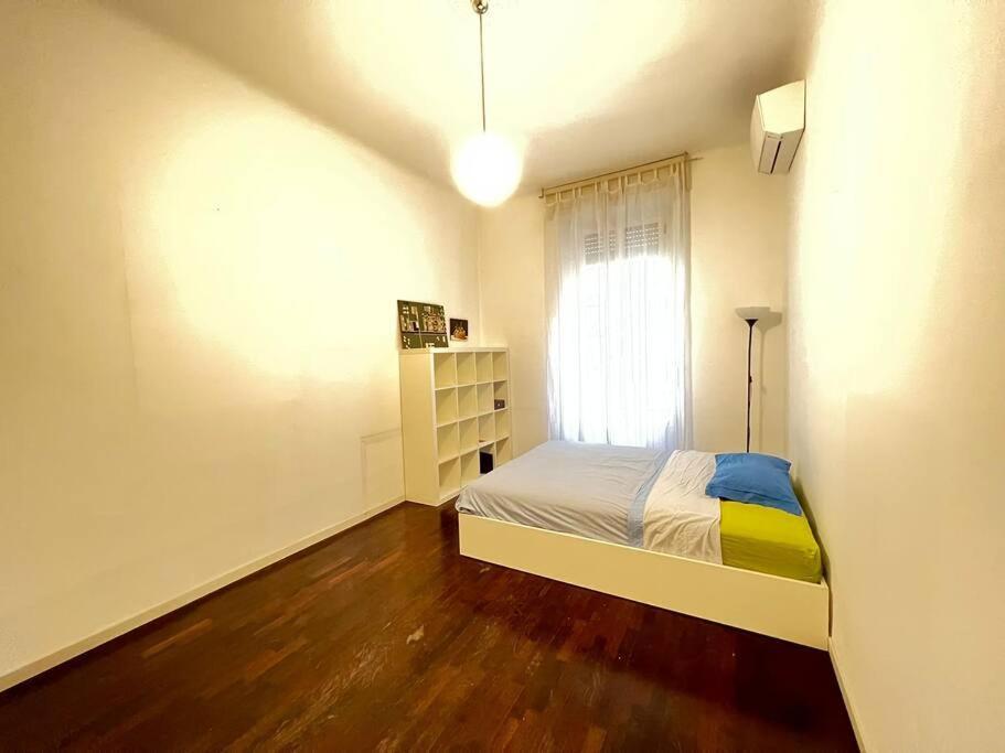 Modern Pretty Near Isola Zone Milano