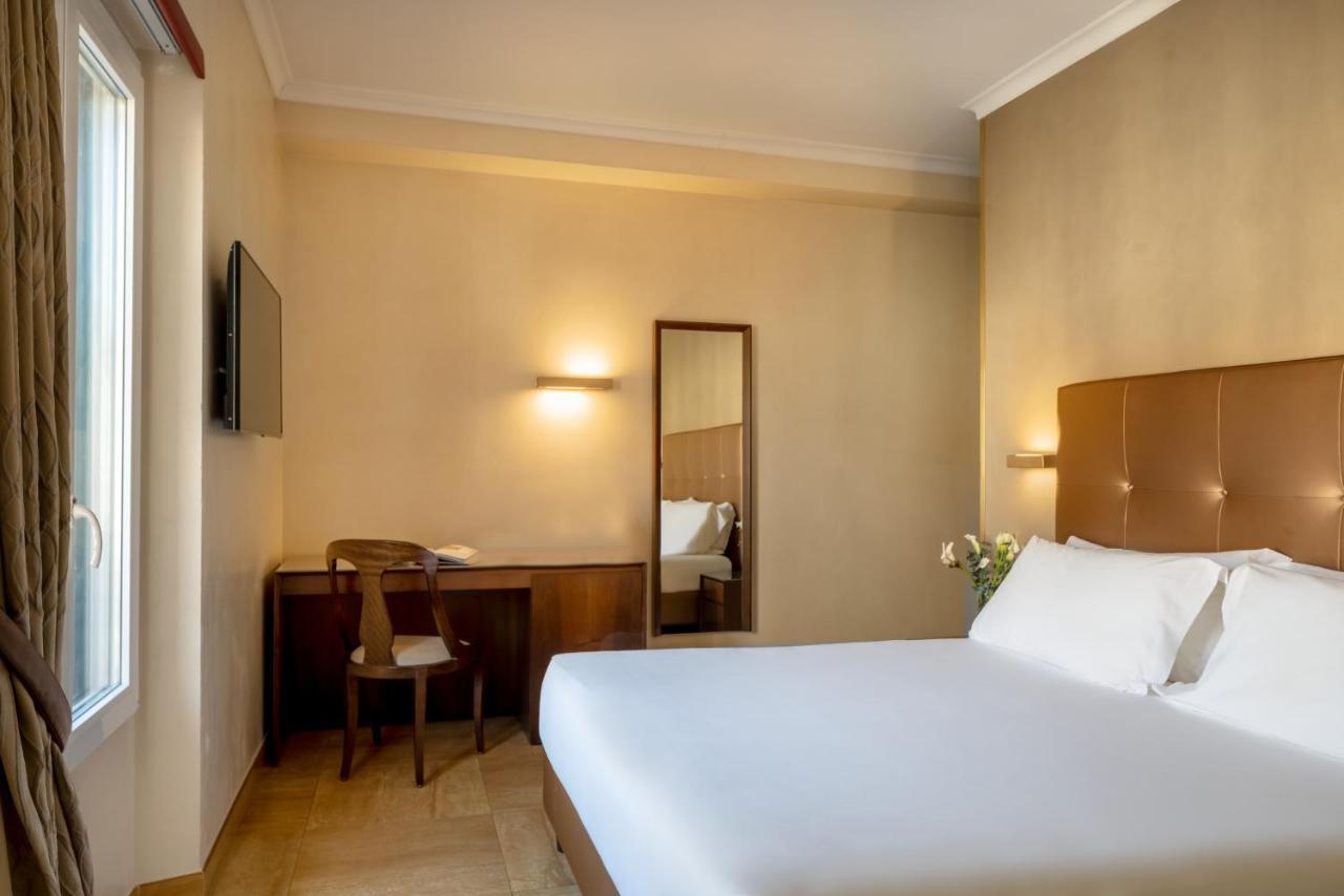 Hotel Una Galles 4*
