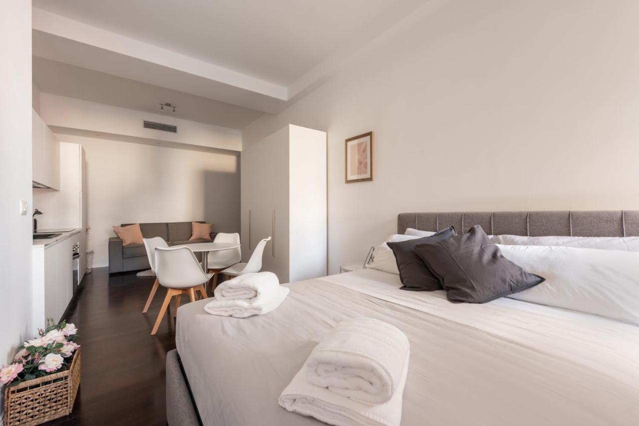 We - Bandello House, Corso Magenta * Milano