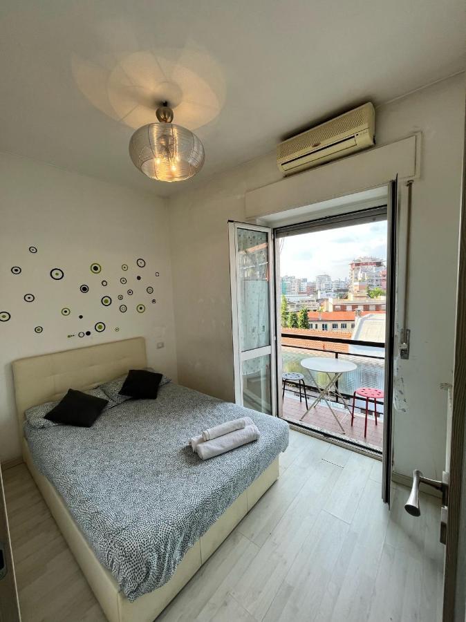 With A Big Balcony Close To The Metro Appartement