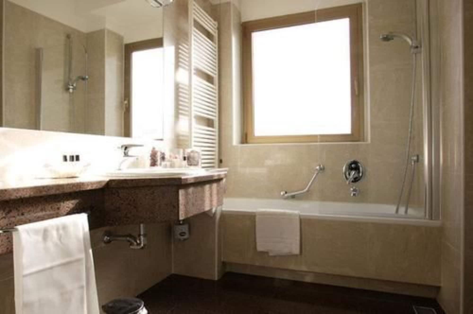 Western Madison 4*