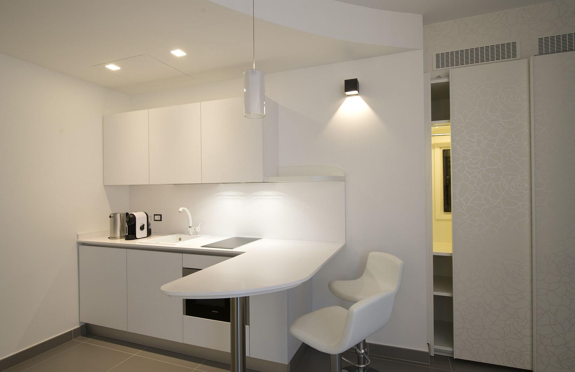 Hotell Gatto Bianco Mia 2*