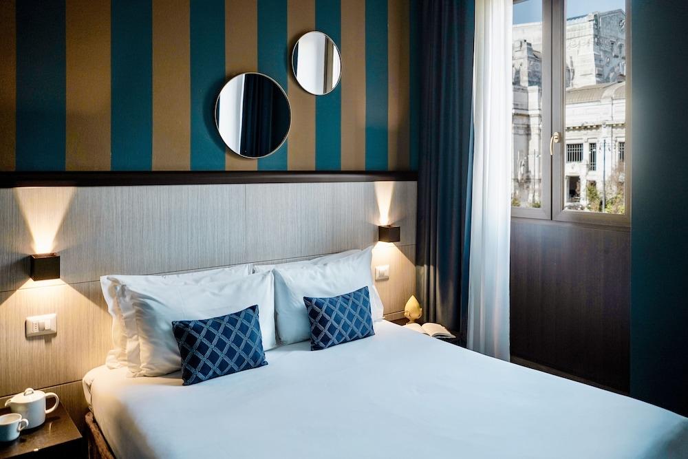 Hotel Av 2*