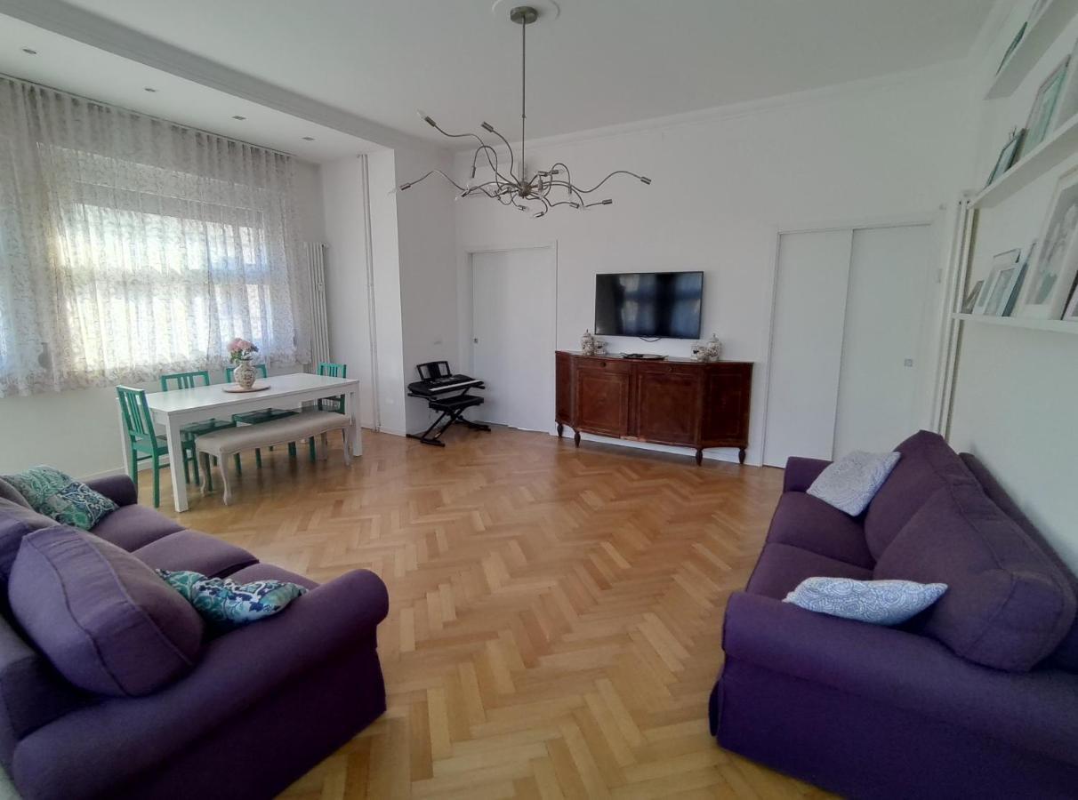 Spacious In The Heart Of The Apartment *