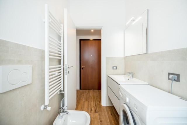 Smart Near Metro Apartment *