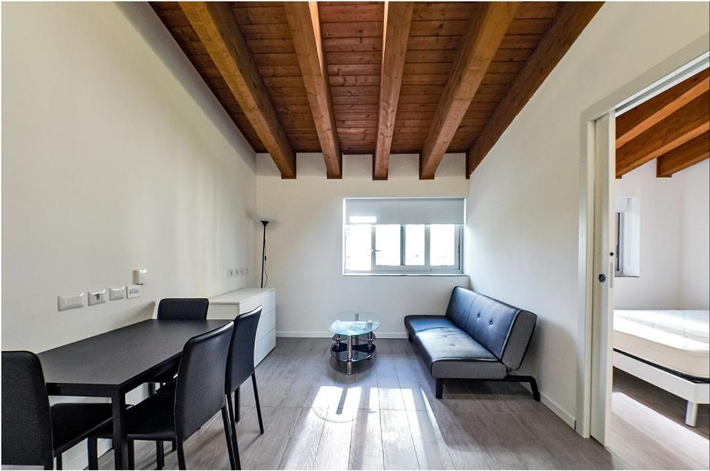 Lux 2 Metro M2 Apartment *