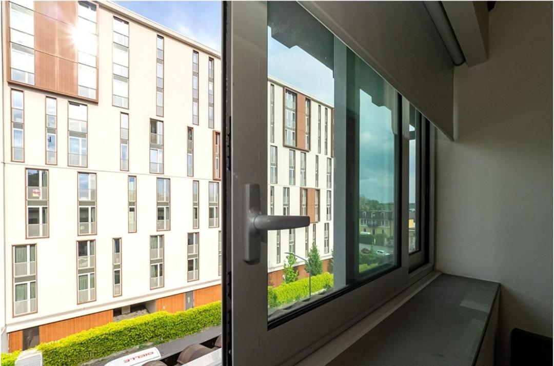 Lux 2 Metro M2 Apartment *