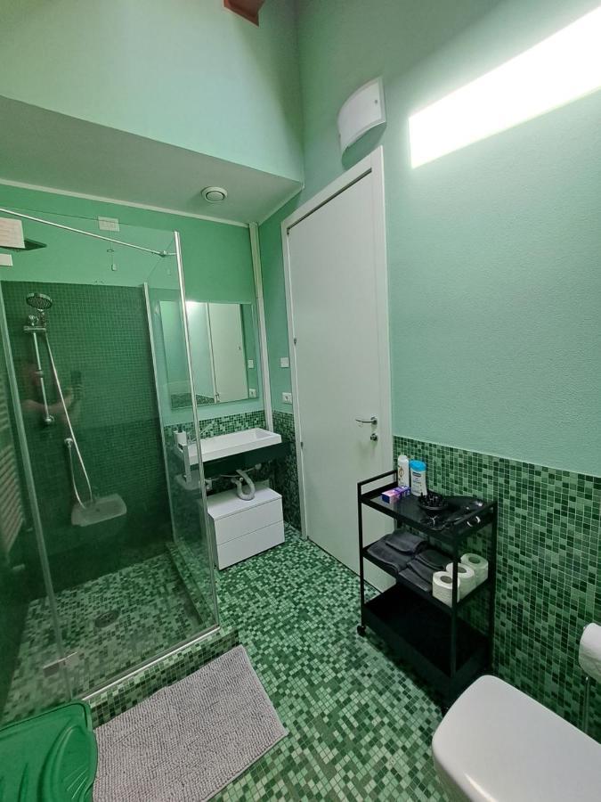 Lux 2 Metro M2 Apartment *
