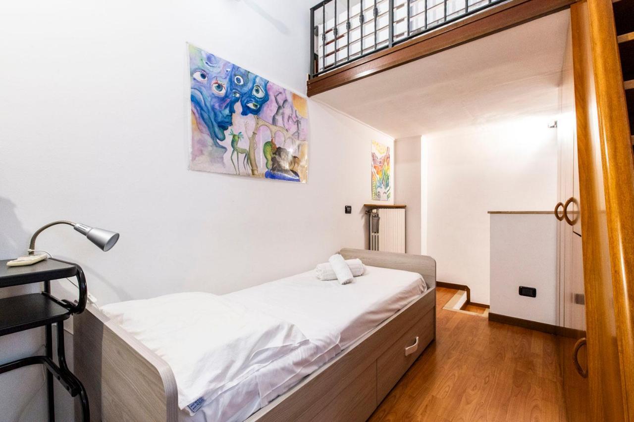 Extensive Terrace Navigli Toy Artistic Apartment Mailand