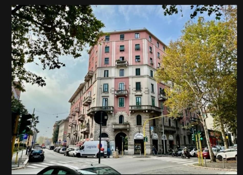 Two-room - 10 Min Walk From Isola * Milaan