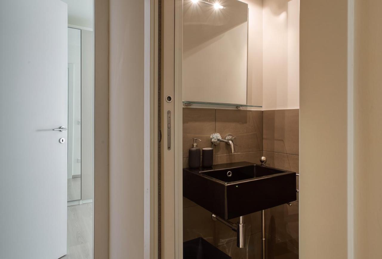 Joivy Vibrant 2bed With Balcony Apartment *