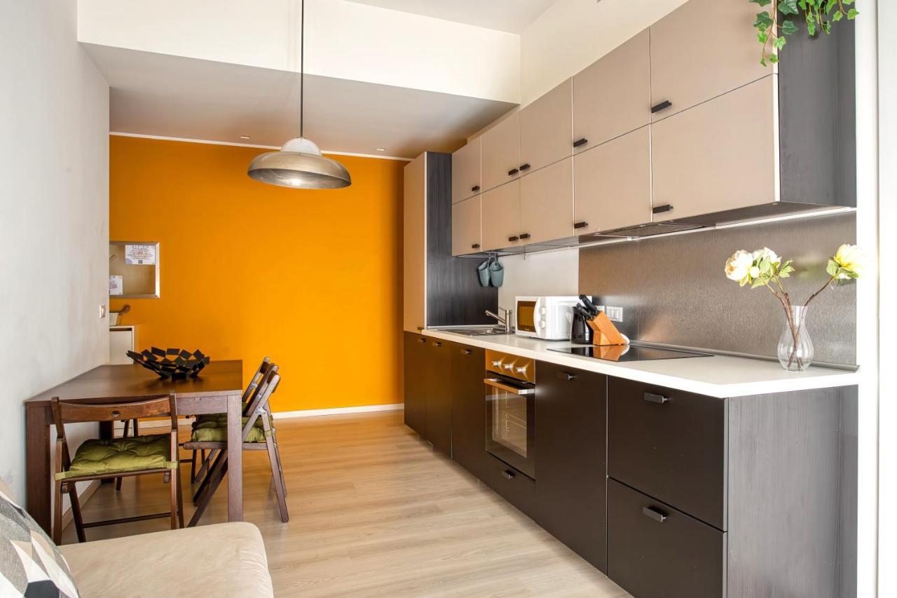 Joivy Vibrant 2bed With Balcony Apartment