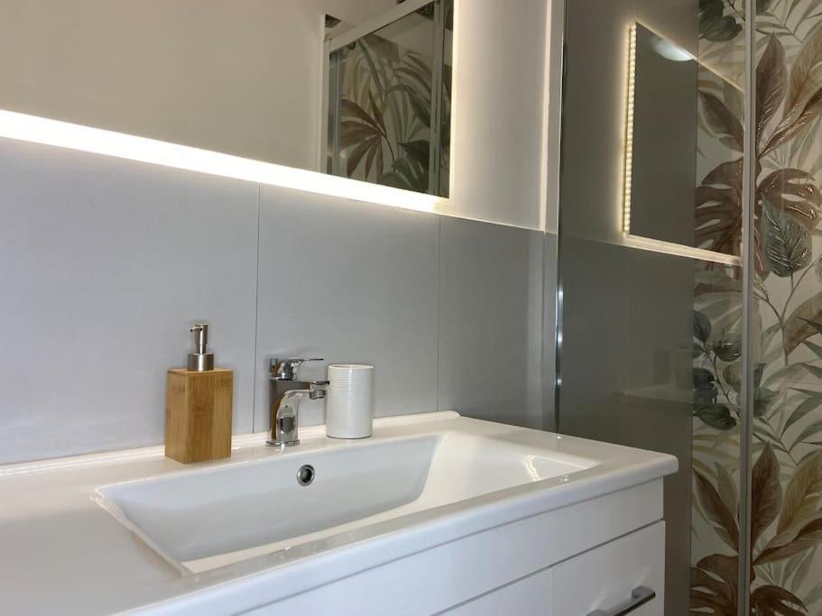San Siro-city Life Elegant Apt W/ Private Tennis Leilighet