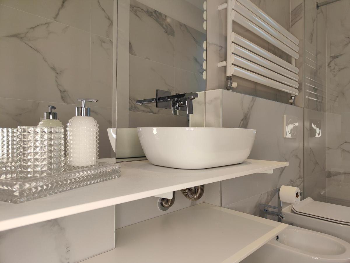Luxury 2 Bedrooms And 2 Baths In Downtown With Ac, Wifi, Subway Aiport Conneted Appartamento