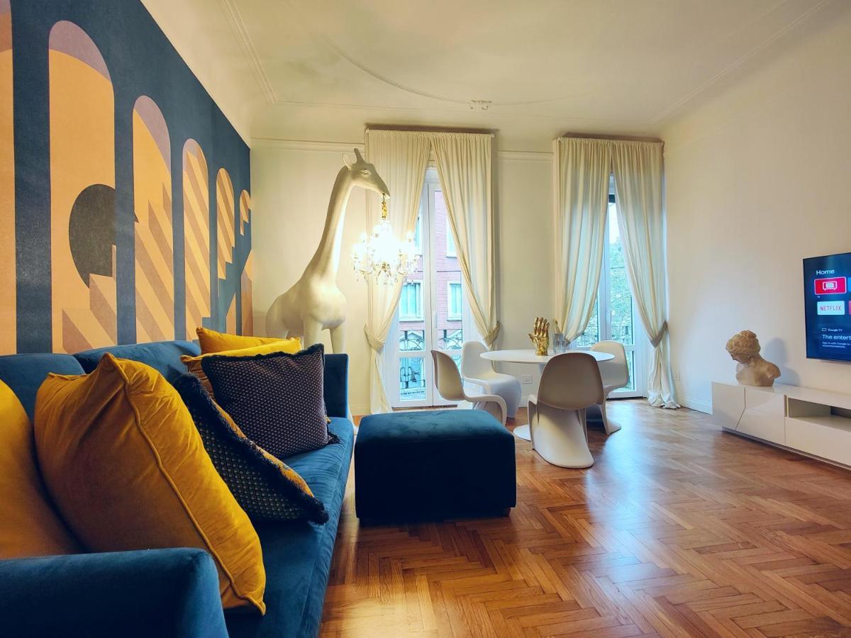 Luxury 2 Bedrooms And 2 Baths In Downtown With Ac, Wifi, Subway Aiport Conneted *