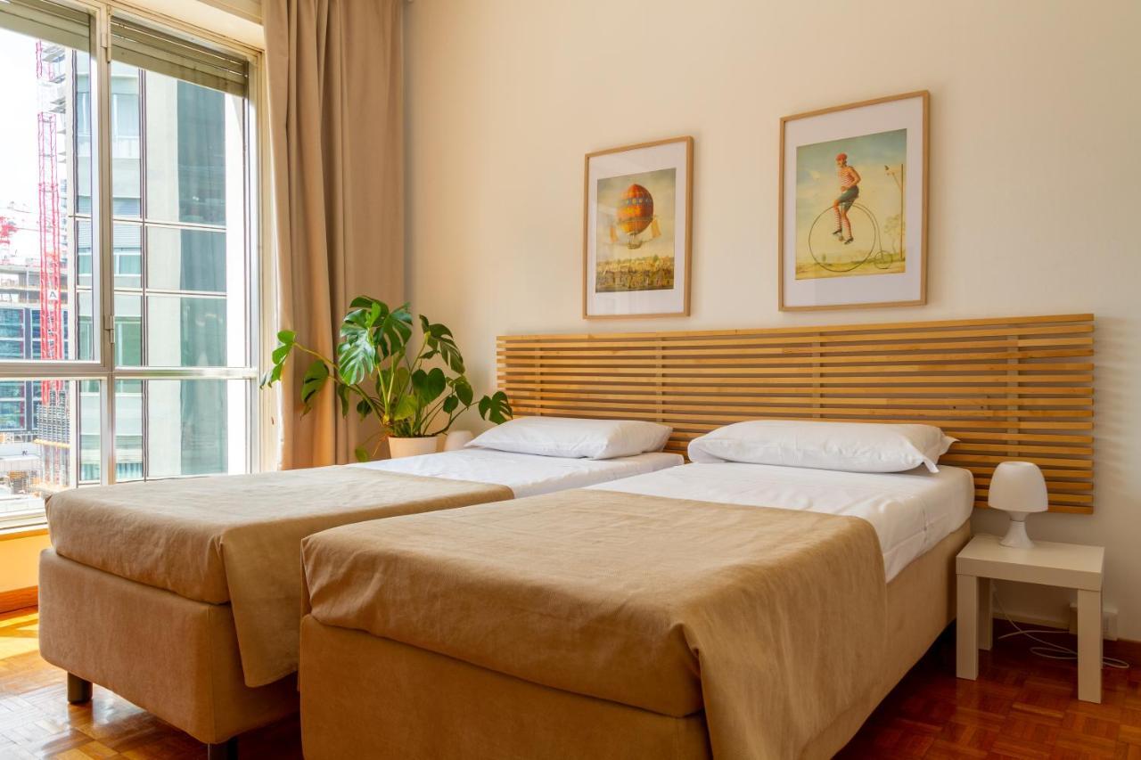 Palazzo Lombardia - Station - Bighome Apartment