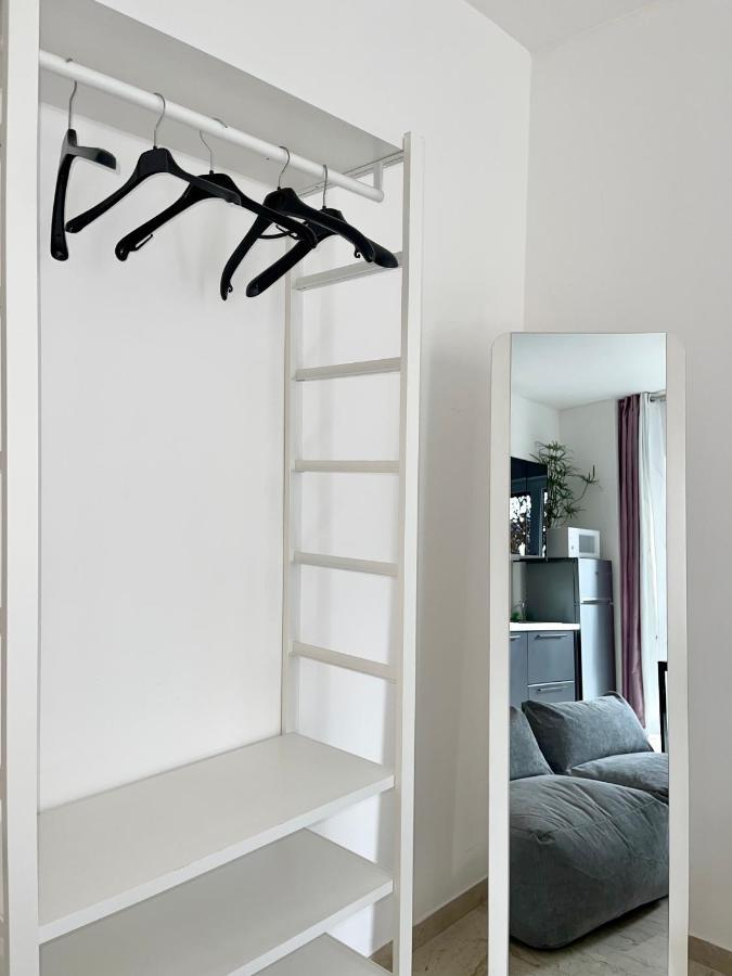 The White House, Modern In Center Apartment *