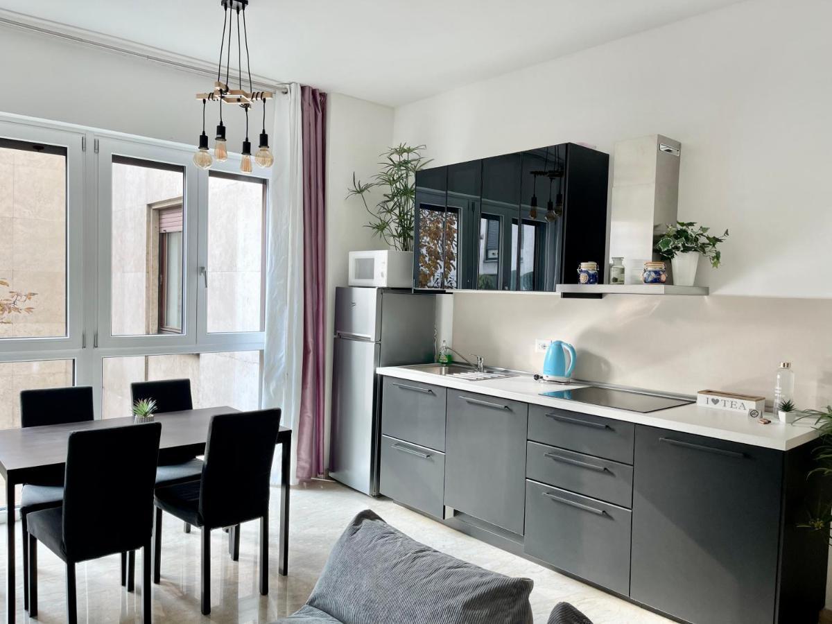 Apartment The White House, Modern In Center Milan