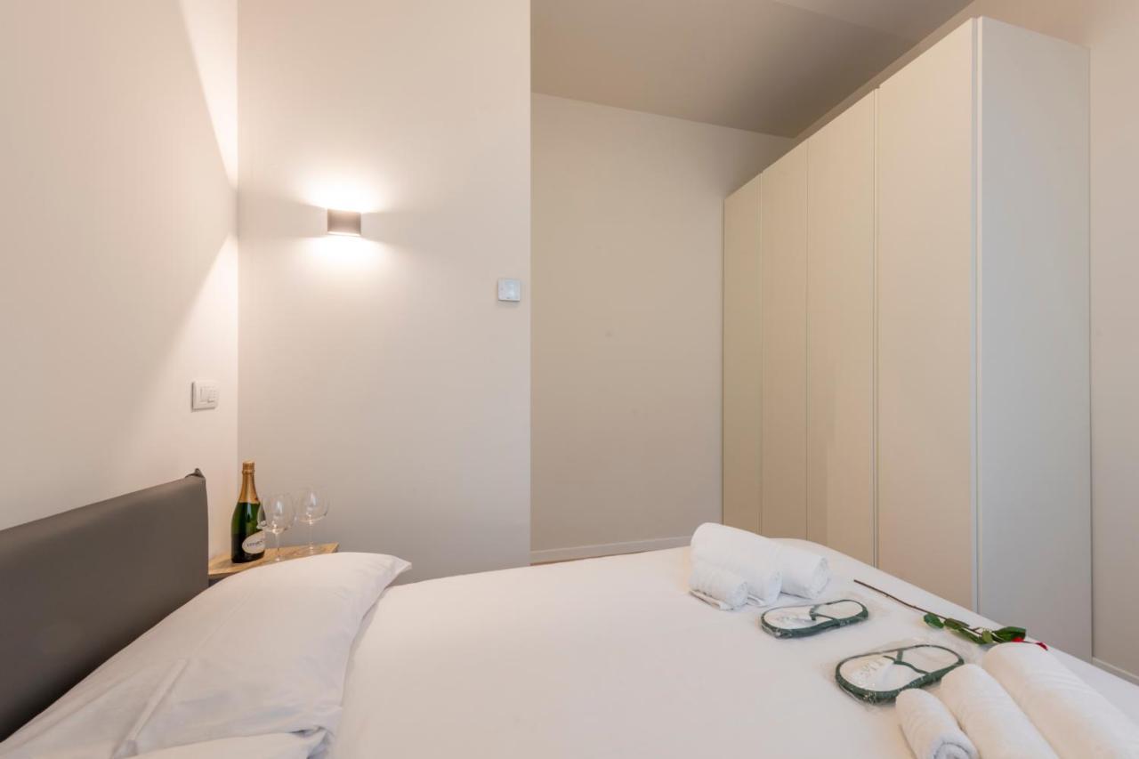 De Amicis, 25 - Nel Cuore Di * Milano