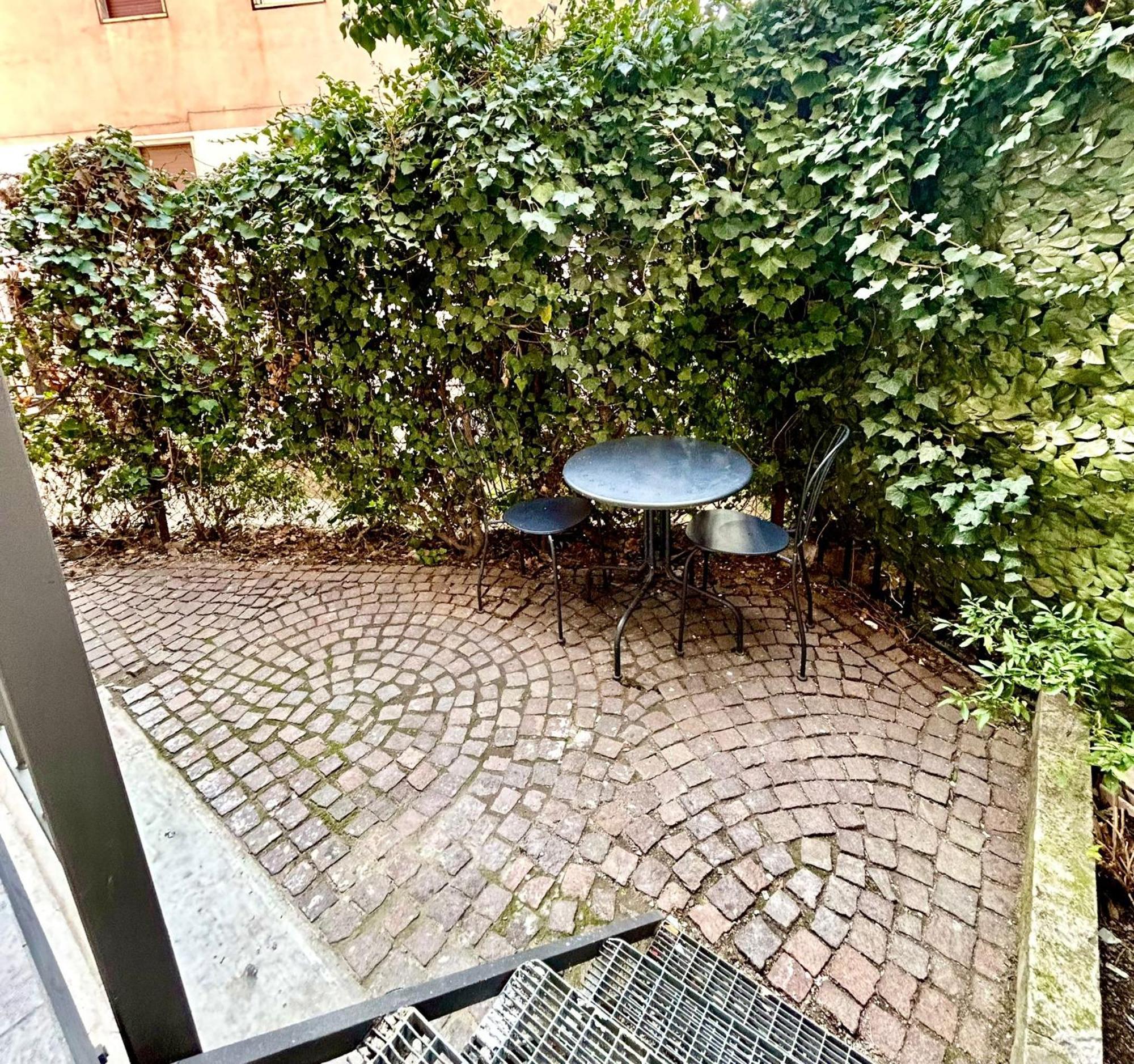 Lovely 2 With Small Garden