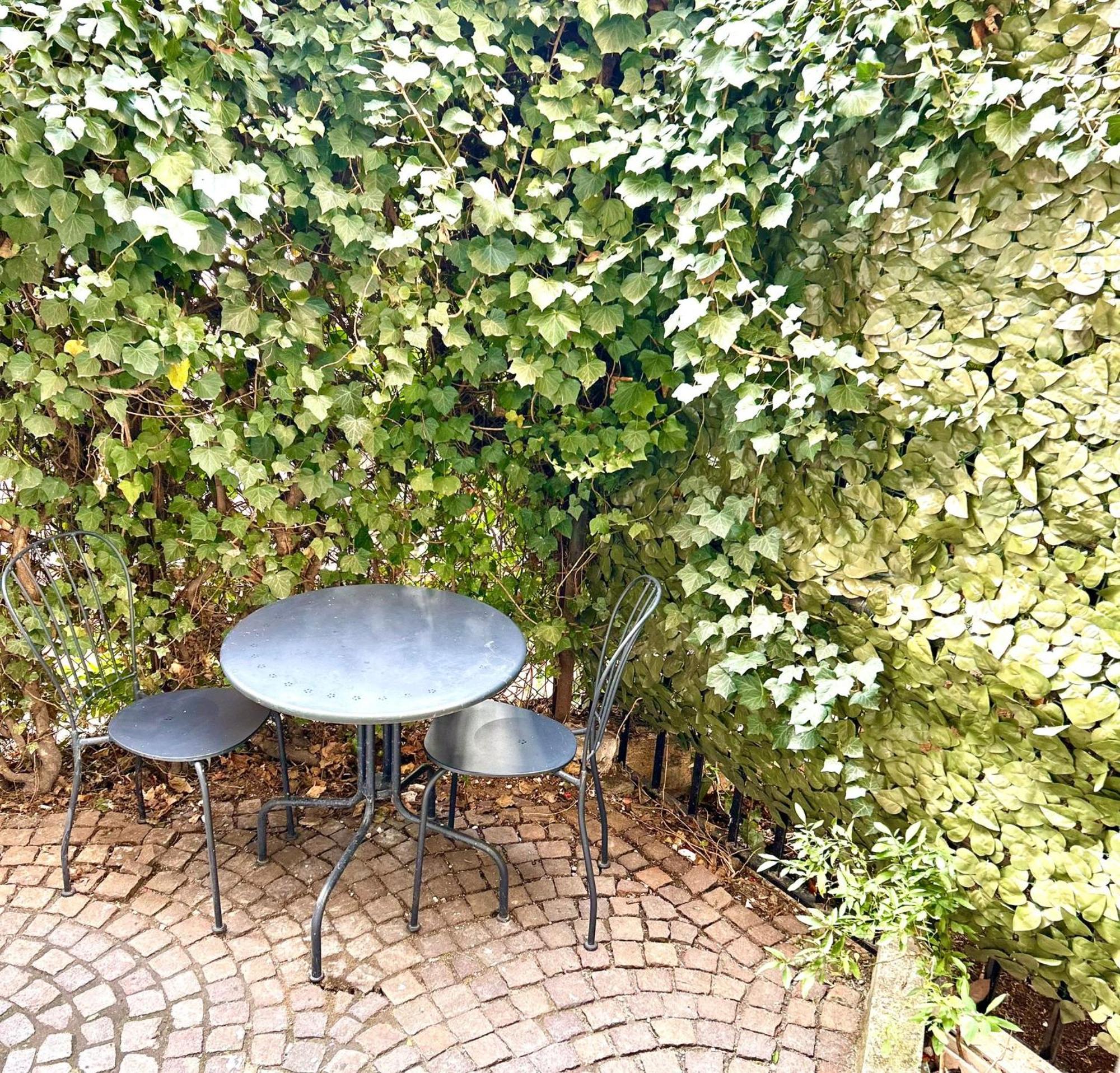 Lovely 2 With Small Garden Apartment *
