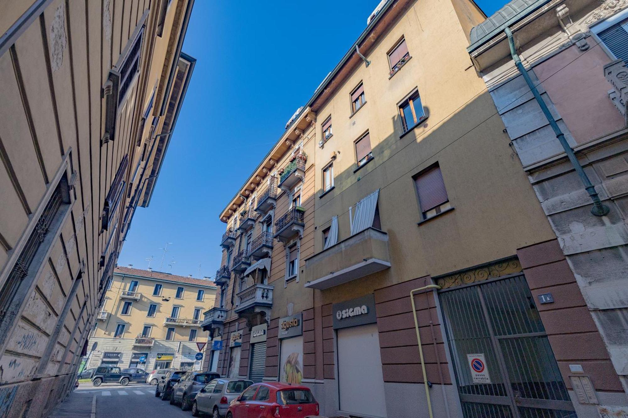 Milanogorla-metro 50mt-duomo A 15 Minuti