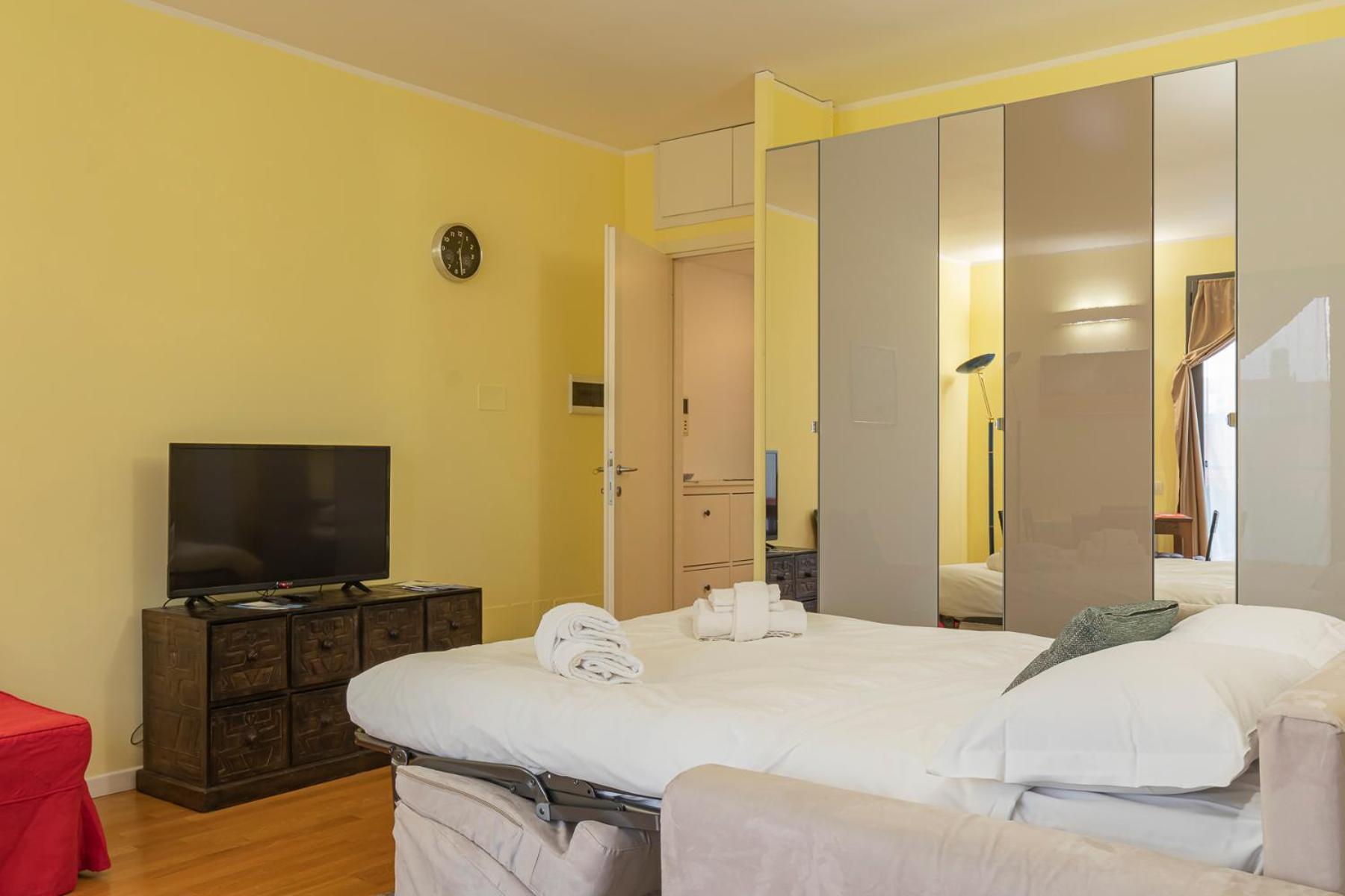 Xenia - Elegant 10 Min From Linate Apartment
