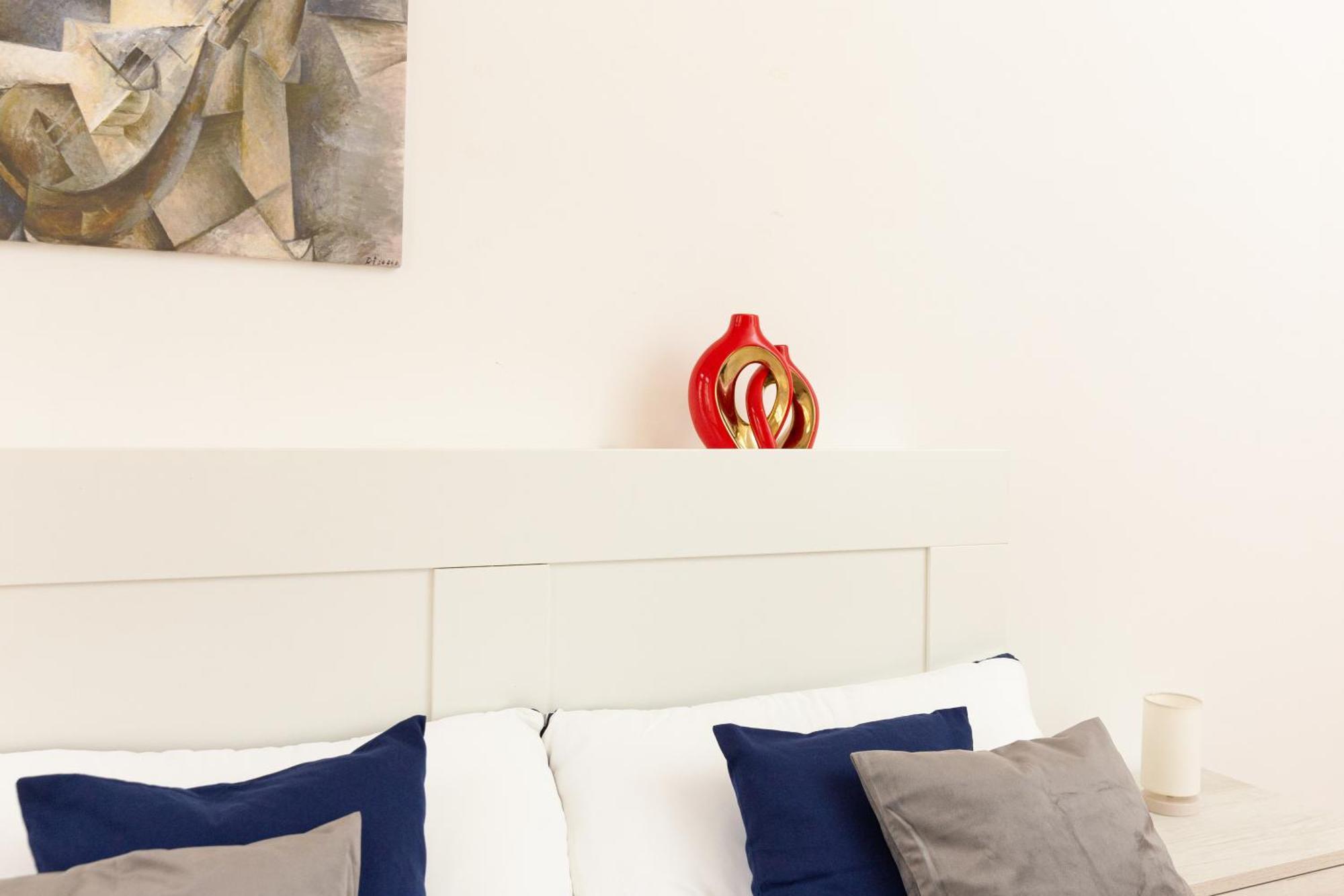 Picasso - Spacious Exclusive Apartment Milan