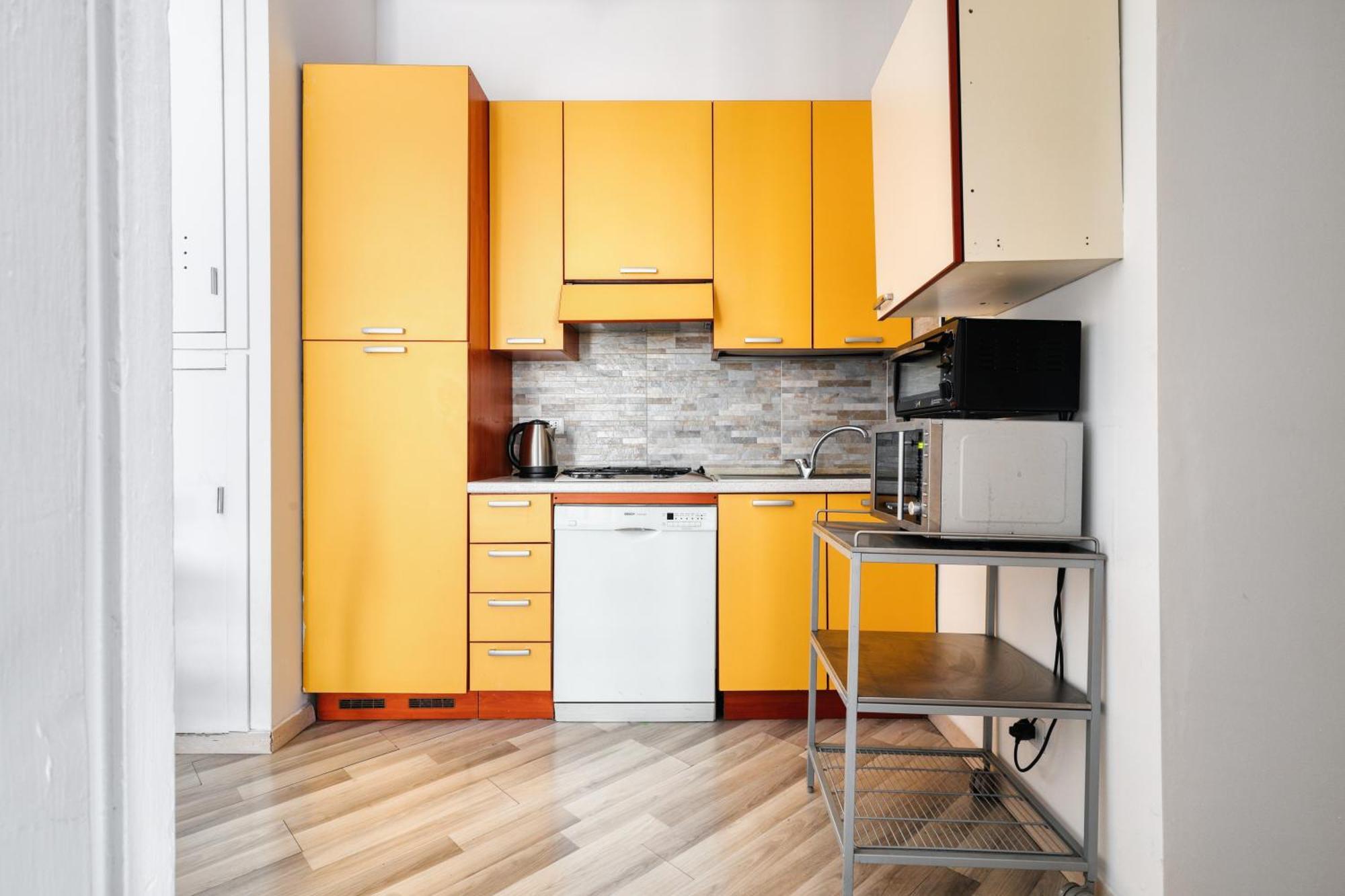 Appartement Joivy Stylish 2-bed Flat, Easy Access To Centre Milaan