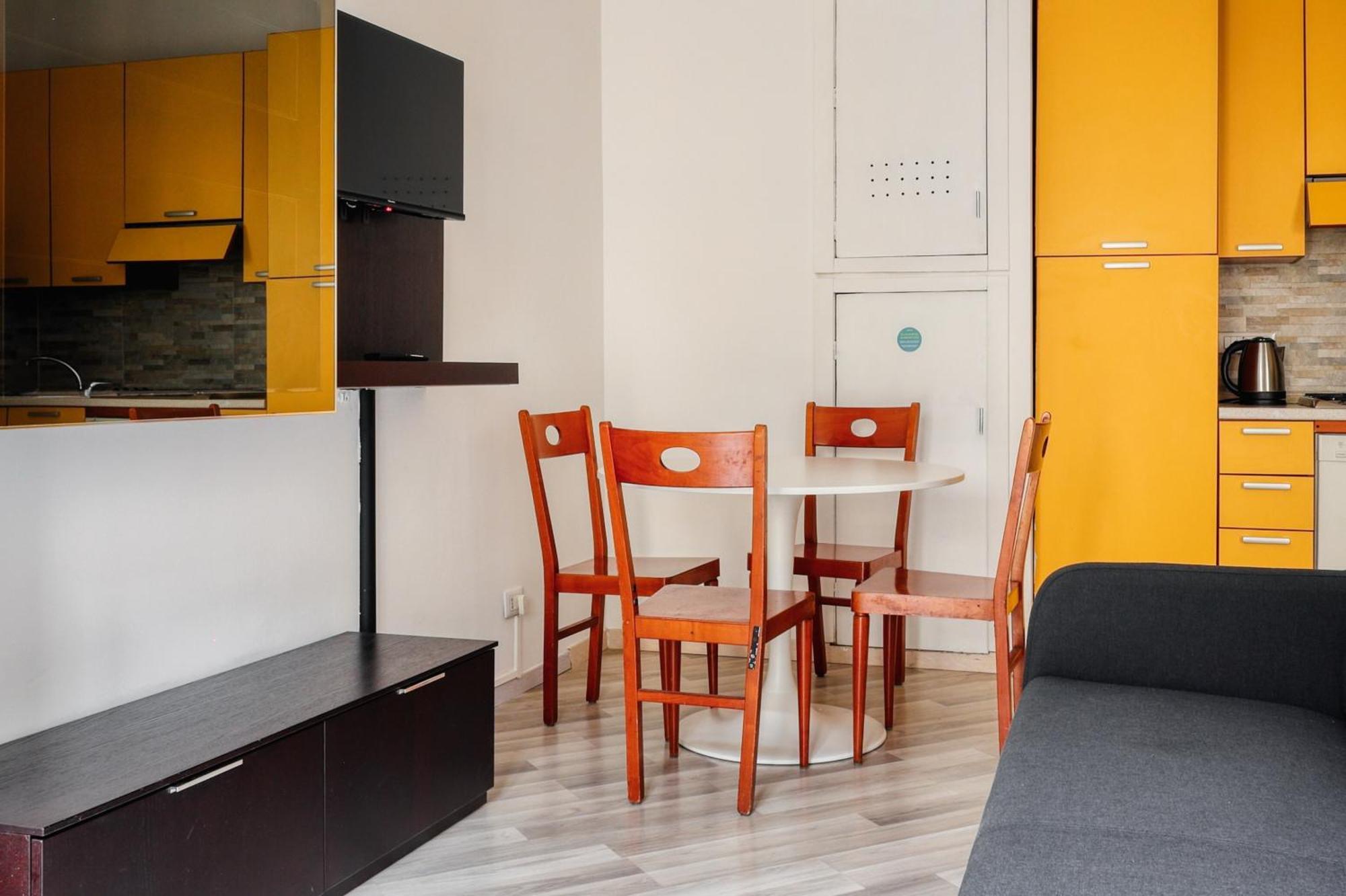 Joivy Stylish 2-bed Flat, Easy Access To Centre * Milaan